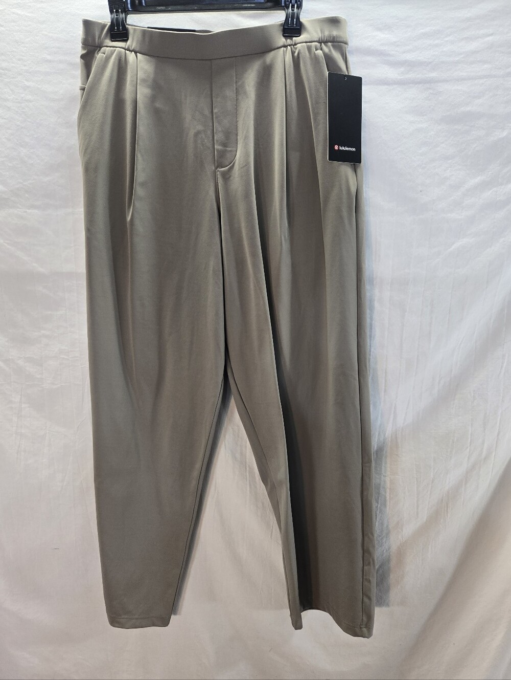 LULULEMON Men’s Large Daydrift Relaxed Pleated Trouser Pants 33X30 NWT